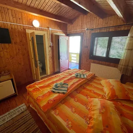 Camping Casutele Likas *